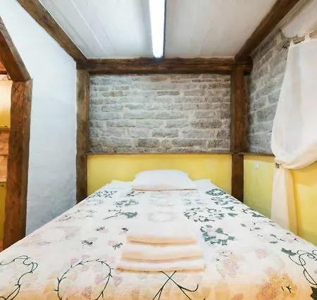 Rustic-style Studio Apartment